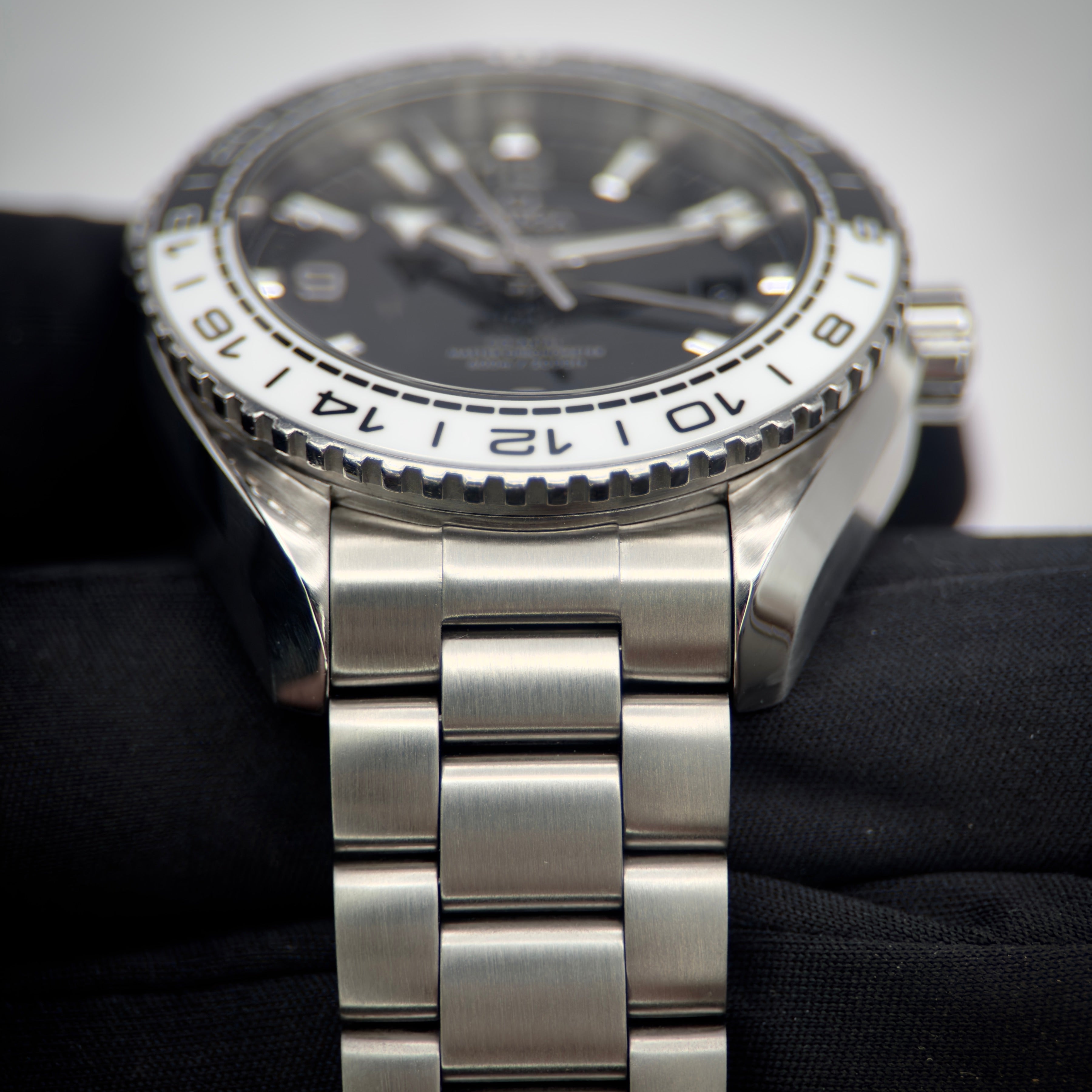Omega Seamaster Planet Ocean 43.5mm 215.30.44.22.01.001